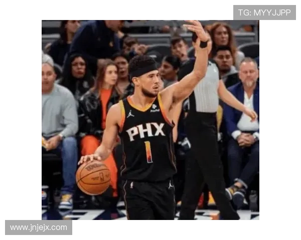 布克关键时刻罚球稳健全场19投7中贡献26分3篮板9助攻2抢断表现出色